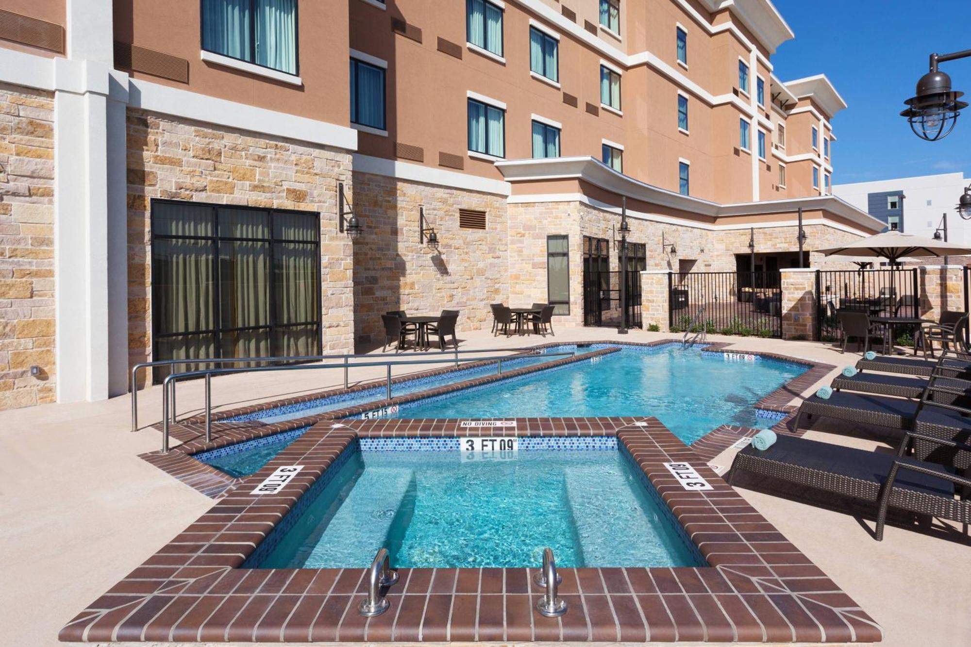 Courtyard By Marriott San Angelo Hotel Bagian luar foto